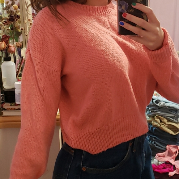 Forever 21 Sweaters - 🔴 Pink Long-Sleeved Crop Sweater 🔴